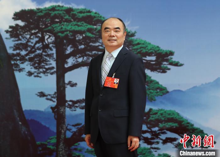 全國(guó)人大代表曹仁賢:建議適度開(kāi)征碳稅提高可再生能源占比