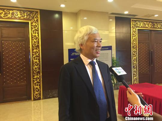 “天然氣將成為中國的第三大主體能源”,國務院發展研究中心資源與環境政策研究所研究員郭焦鋒。高瑞峰攝 “天然氣將成為中國的第三大主體能源”,國務院發展研究中心資源與環境政策研究所研究員郭焦鋒。高瑞峰攝